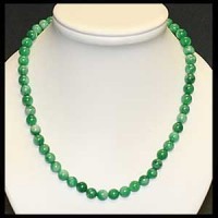 collier en pierres fines taillées